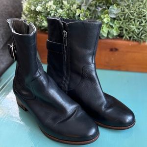 UGG Australia’s woman’s Finnegan Size 6.5 black leather boot